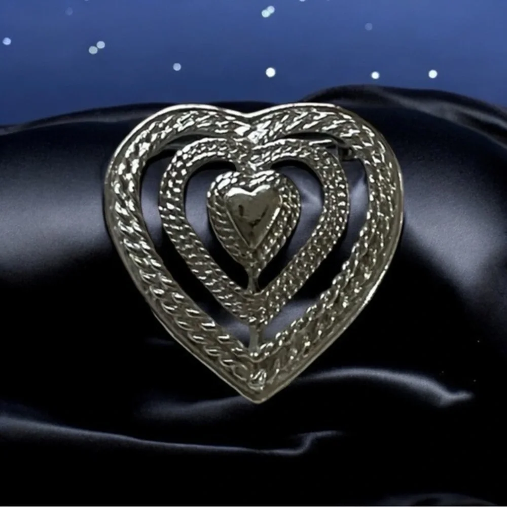 🫶🏻 Vintage Gerry’s Heart Brooch